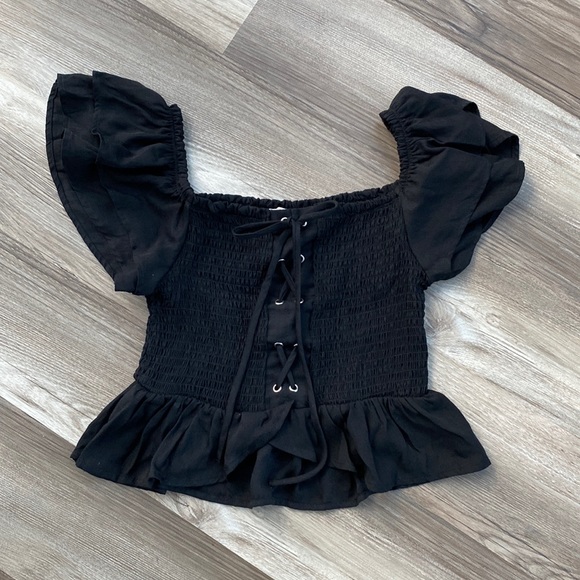 Black top ruffled sleeve - Picture 1 of 5